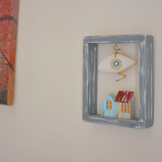 Kapadakis Wood Art Σπίτια Με Κεραμικό Μάτι Χειροποίητο Κρεμαστό Γούρι Σπίτι Γκρι από Ξύλο 20x5cm