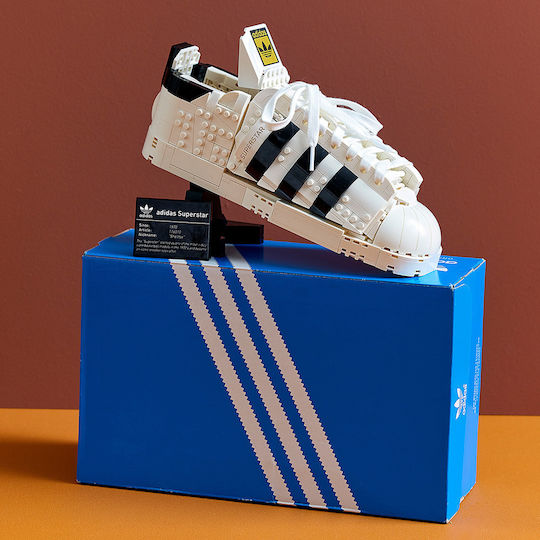 LEGO Icons Adidas Originals Superstar За Възраст 18+ Бройки 731