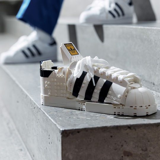 LEGO Icons Adidas Originals Superstar За Възраст 18+ Бройки 731