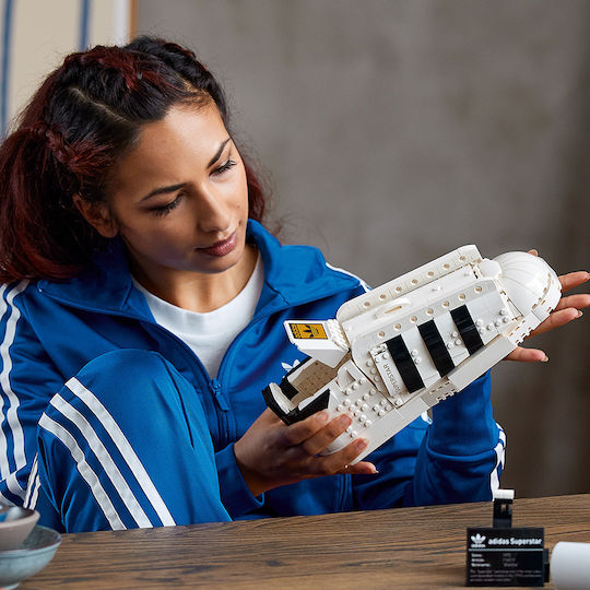 LEGO Icons Adidas Originals Superstar За Възраст 18+ Бройки 731
