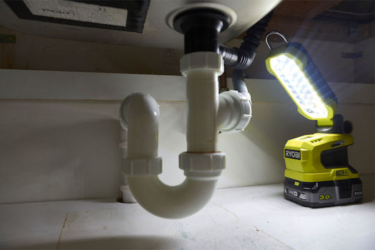 Ryobi Φακός Συνεργείου Μπαταρίας LED με Φωτεινότητα έως 900lm R18ALP-0