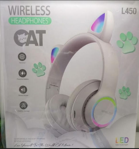 L450 Wireless / Wired On Ear Headphones with Radio with 10 hours of Operation White