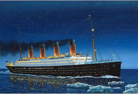 Revell R.M.S Titanic Modeling Figure Ship 132 Pieces in Scale 1:700 38.5cm.