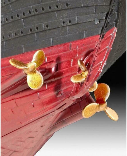Revell R.M.S Titanic Modeling Figure Ship 132 Pieces in Scale 1:700 38.5cm.