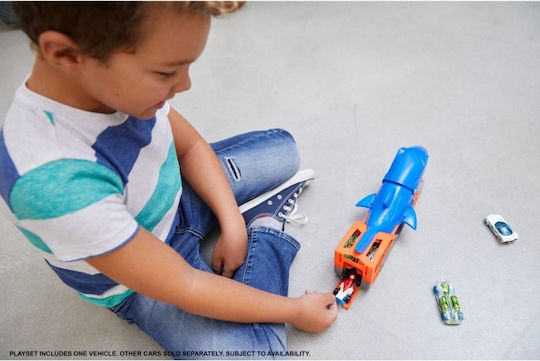 Hot Wheels Shark Chomp Transporter Set with Truck 1:64 for Ages 4+