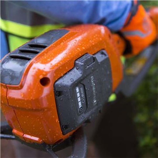 Husqvarna 520iHE3 Foarfecă de gard viu Baterie 36V Telescopice cu Lungimea Lamei 55cm Solo