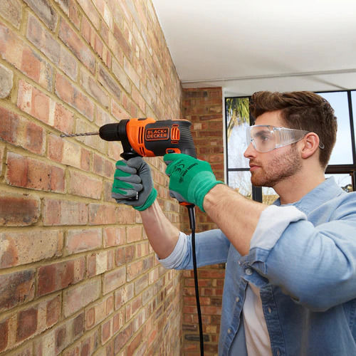 Black & Decker Impact Drill 710W with 2x drills 6mm & 2x drills 8mm