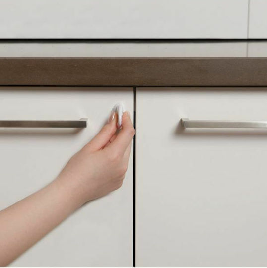Dreambaby Cabinet & Drawer Lock with Magnet made of Plastic in White Color 2pcs