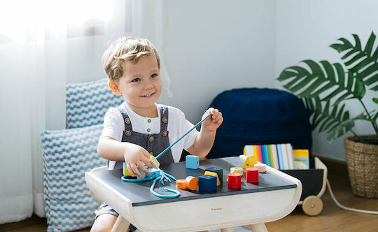 Plan Toys Παιχνίδι με Κορδόνια Χάντρες - Γεωμετρικά Σχήματα από Ξύλο για 24+ Μηνών