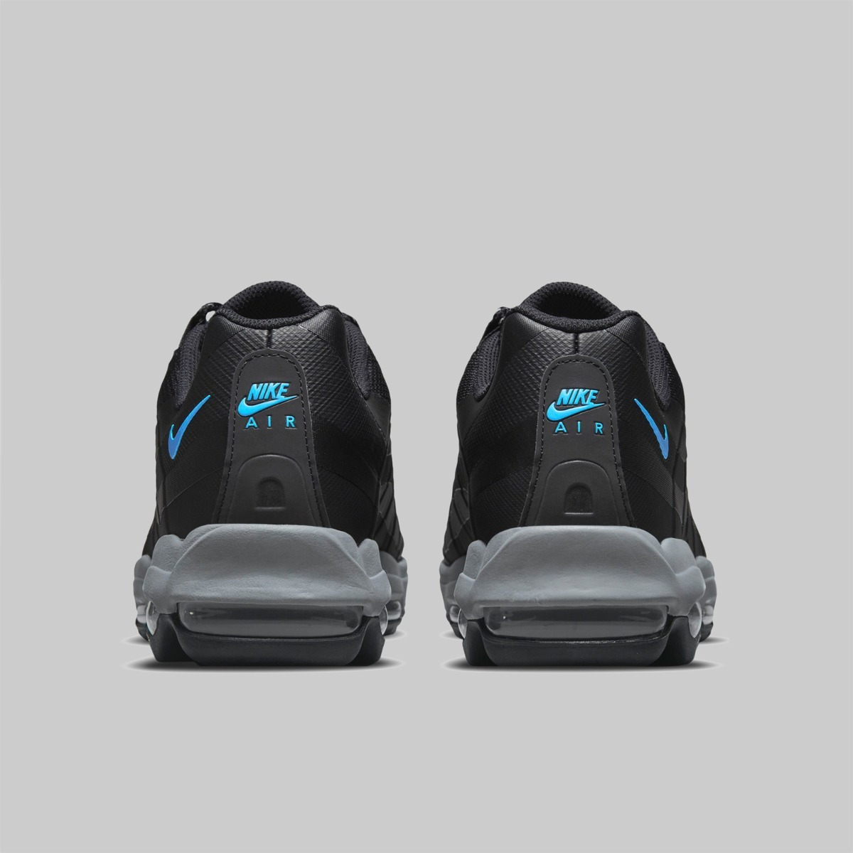 Acquista le scarpe Converse Chuck Taylor All Star Street Mid 168946F Italia outlet store