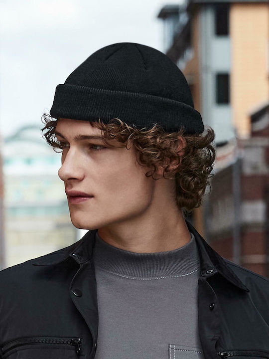 Beanie Beanie with Rib Knit in Black color