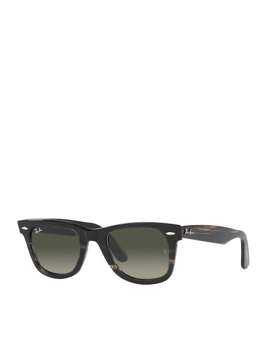 Ray Ban Wayfarer Unisex Sonnenbrille mit Gray Kunststoff Gestell und Schwarz Verlaufsfarbe Linse RB2140 136071
