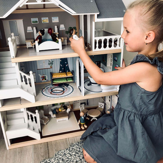 Small Foot Family Set of Wooden Dolls for Dollhouse