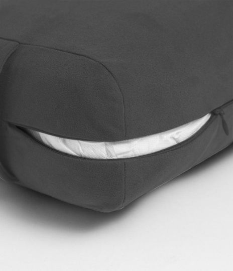 Manduka Enlight Rectangular Bolster Thunder Pernă de yoga 71x30x12cm în culoarea Gri