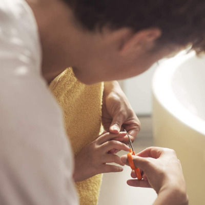 Fiskars Βρεφικό Ψαλιδάκι Νυχιών Classic Curved Manicure Πορτοκαλί