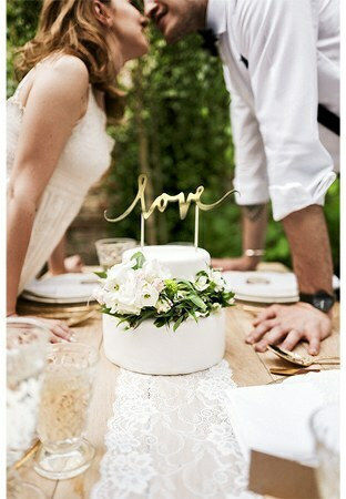 PartyDeco Wedding Cake Topper Love