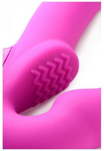 Strap U Evoke Rechargeable Vibrating Strapless Strap-On Fără bretele Strap On cu Dildo 24.1cm cu vibrație în Culoare Fuchsia