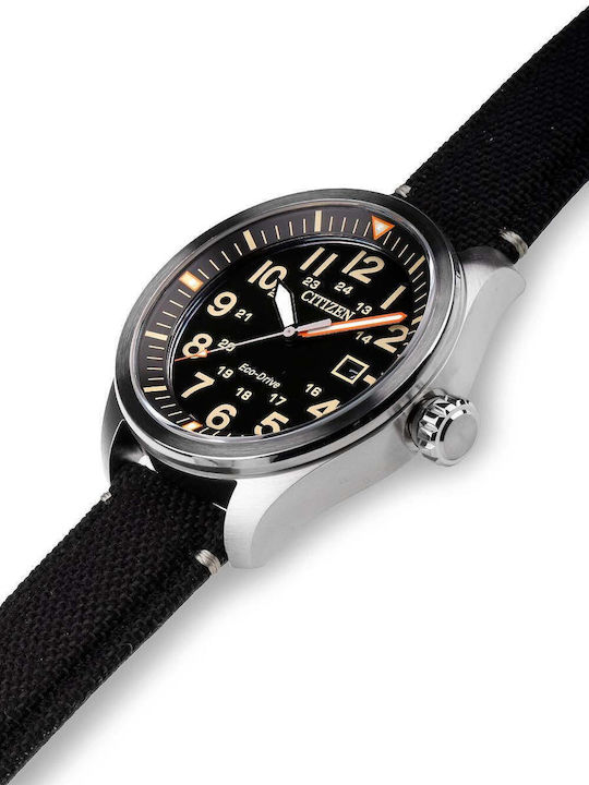 Citizen Herrenuhr 43mm Eco - Antrieb mit Schwarz Stoffarmband