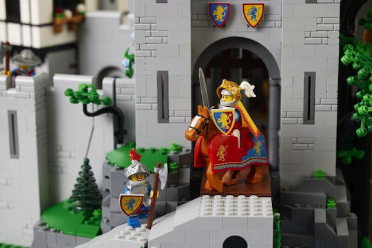 LEGO Castelul Cavalerilor Leu Pentru Vârsta 18+ Număr Bucăți 4514