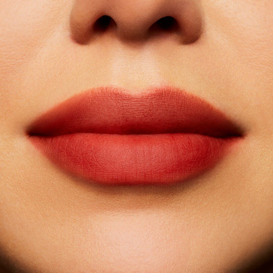 M.A.C Powder Kiss Υγρό Κραγιόν Velvet Devoted To Chili 5gr