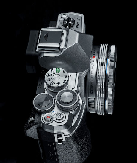 Olympus OM-D E-M10 Mark IV Mirrorless Camera Kit (ED 14‑42mm F3.5‑5.6 EZ Pancake) Silver