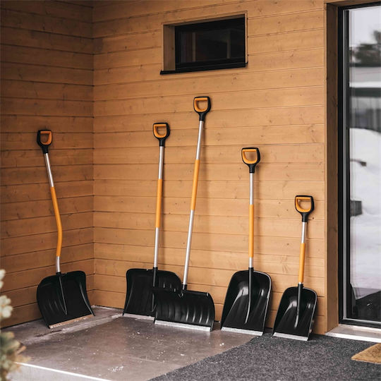 Fiskars Snow Shovel with Metal Handle