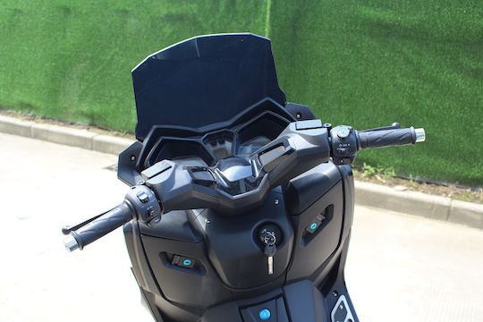 WheelnWater E-Striker Scooter Electric Putere 5000W Autonomie 220km 105Ah Negru Culoare