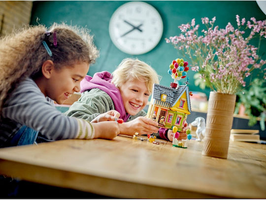 LEGO Creator Up House for Ages 9+ 598 Pieces