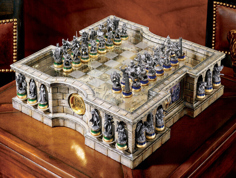 The Noble Collection Lord of the Rings Chess Set Tabla de șah cu