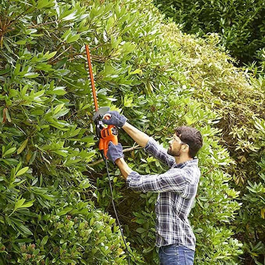 Black & Decker BEHT201 Electric Hedge Trimmer 420W with Blade 45cm BEHT201