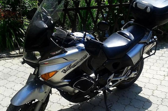 Givi Мотоциклетен Куфар Хонда Варадеро 2003-2006 в Черен цвят