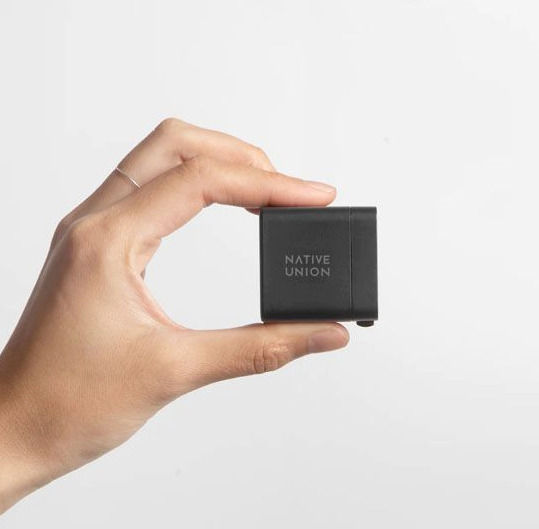 Native Union Зарядно Устройство Без Кабел GaN с 2 USB-C Изходни Порта 35W Power Delivery Черно (NU-FAST-PD35-BLK-EU)