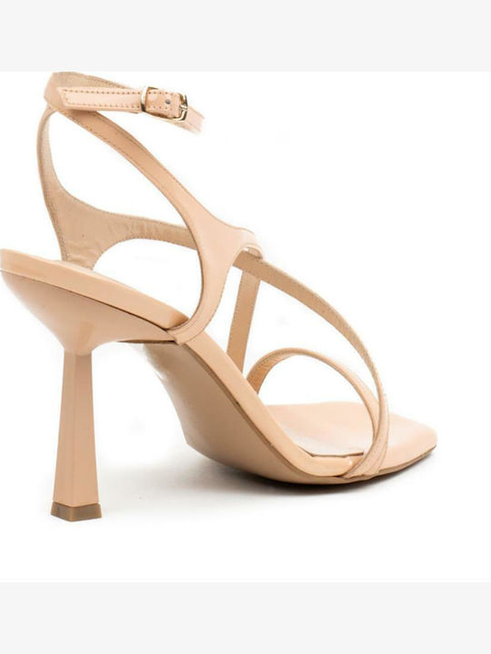 Sandalen aus Lackleder Beige