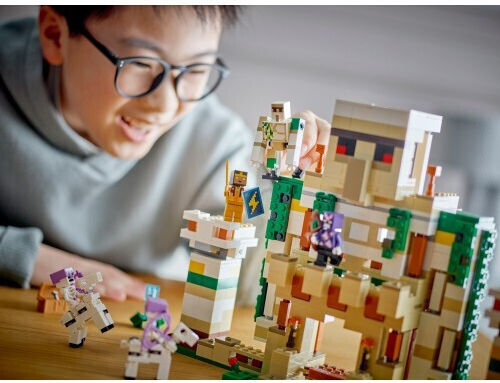 LEGO Minecraft Крепостта на Железния Голем за 9+ Години 868 Бройки
