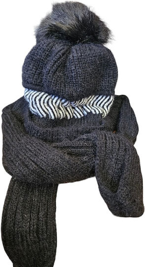 Pom Pom Beanie Beanie Knitted in Black color