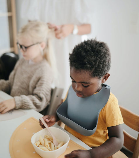 Mushie Παιδικό Μπωλ Φαγητού Dinnerware από Πλαστικό Μπεζ 2τμχ