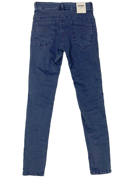 Damenjeans mit Rissen