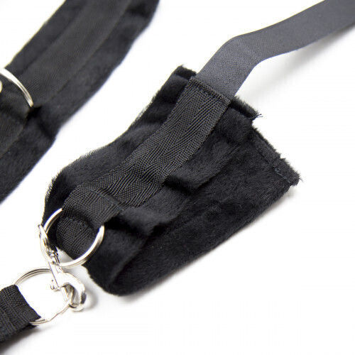 Set zur Bettfesselung in Schwarz Farbe
