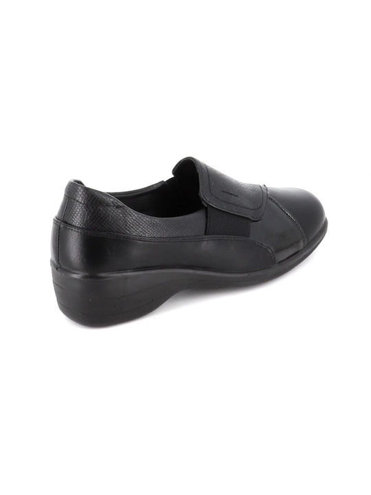 B-Soft Women's Moccasins in Black Color