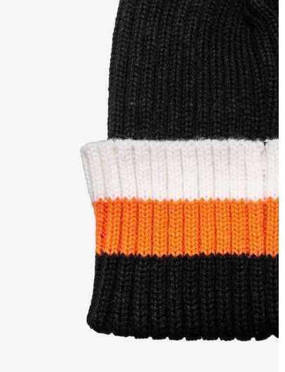 Pom Pom Beanie Unisex Beanie Knitted in Black color