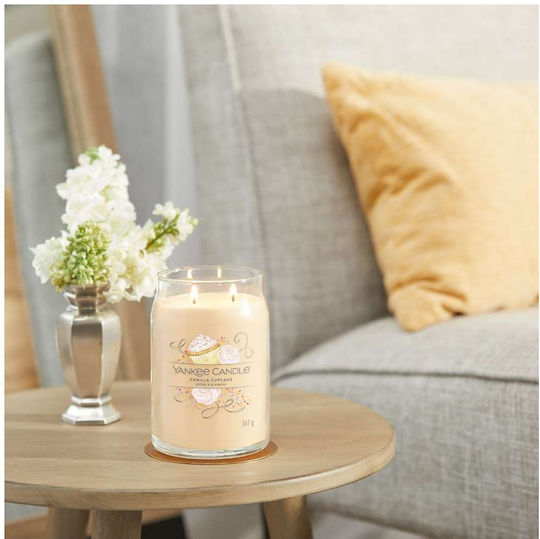 Yankee Candle Αρωματικό Κερί Signature σε Βάζο με Άρωμα Vanilla Cupcake 567gr