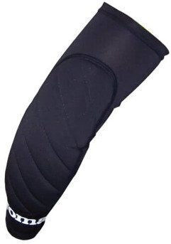 Joma Elastic Elbow Brace in Black color 400094.100