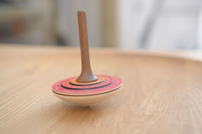 Mader-Kreiselmanufaktur Wooden Spinning Top Πορτoκαλί