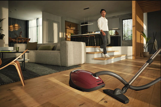 Miele Complete C3 125 Gala Edition Aspirator 890W cu sac 4.5lt Roșie