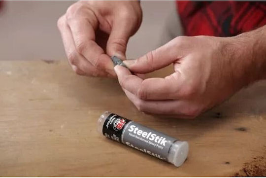 Епоксидна Клеяща Смола Два Компонента J-b Weld Steelstik Epoxy Паста 58гр Тъмносив