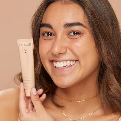 Caudalie Vinocrush Skin Tint Shade 2 Feuchtigkeitsspendend Creme Gesicht Gefärbt mit Hyaluronsäure 30ml