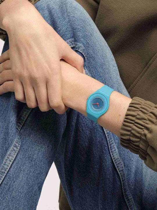 Swatch Radiantly Γυναικείο Ρολόι 34mm Μπαταρίας με Μπλε Καουτσούκ Λουράκι