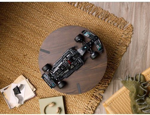 LEGO Technic Mercedes-AMG F1 W14 E Performance за 18+ години 1642 броя