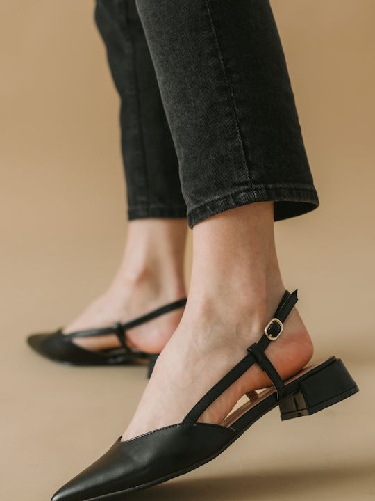 Pumps mit Riemchen & flacher Absatz Schwarz