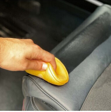 Billionaire Lichid Curățare Strălucire și Protecție pentru Piese Din Piele Auto 500ml